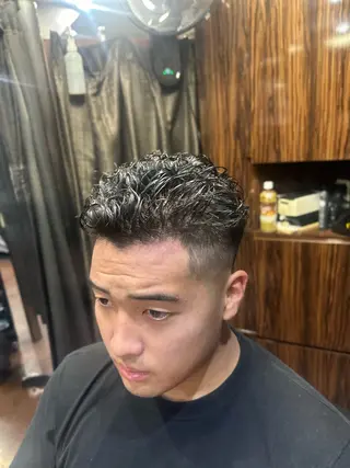 ミディアム パーマ ヘアアレンジ メンズ ヒロ銀座 東京駅八重洲店所属・【メンズ専門】🔥 カミマンのヘアスタイル