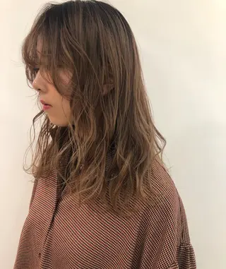 セミロング 透明感/レイヤー🎀 春カラー/エリコ🌈のヘアスタイル
