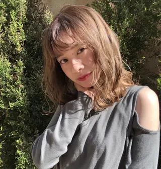 ロング ブリーチソムリエ認定 梅田茶屋町Eir辻のヘアスタイル