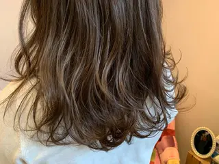 セミロング カラー 鈴木 麻希のヘアスタイル