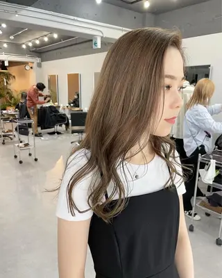ロング ミルクティーベージュ ❤︎レイヤー　MIAのヘアスタイル