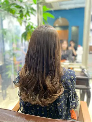 セミロング ツヤ感カラーレイヤー カット川野莉空のヘアスタイル