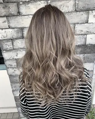 セミロング RISE by REVOのヘアスタイル