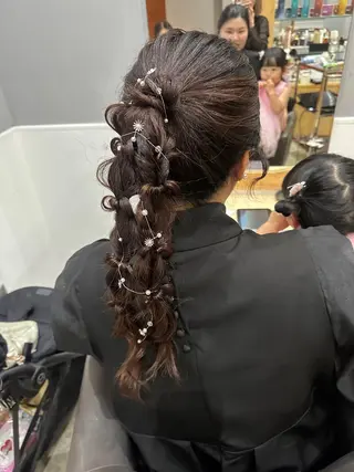 ミディアム miloc MOMOKAのヘアスタイル