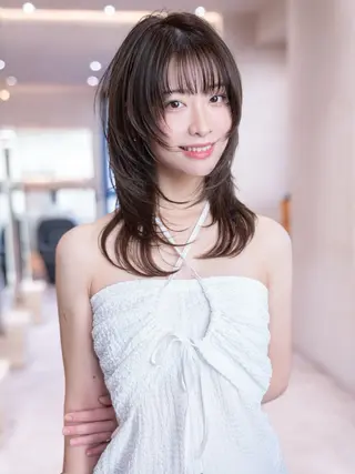 ミディアム レイヤー似合わせ 透明感カラーりきやのヘアスタイル