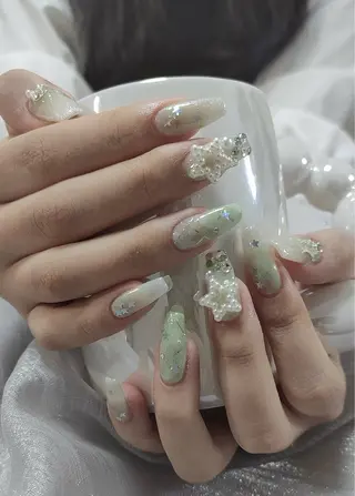 ネイル &ME ネイルサロンのネイルデザイン