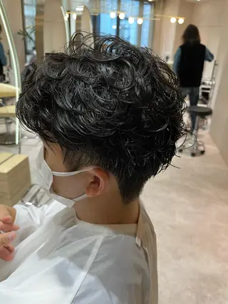 ショート ⚡メンズパーマフ ェードカットTomyのヘアスタイル