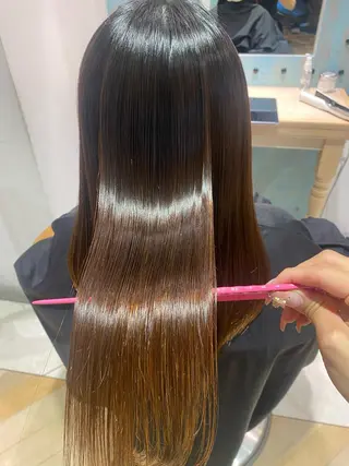セミロング 髪質改善　縮毛の達人 矢井由真のヘアスタイル