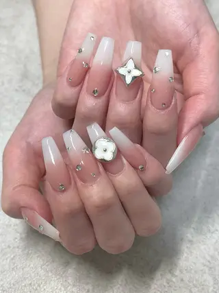 ネイル ネイルルーム チャームのネイルデザイン