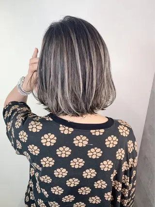 セミロング カラー _WHITE 高槻のヘアスタイル