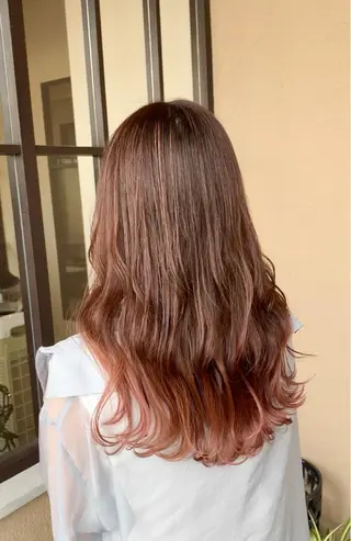 ロング カラー リサ tonieのヘアスタイル