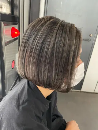ショート カラー ブリーチ👩🦳/ ✂︎MANAMIのヘアスタイル