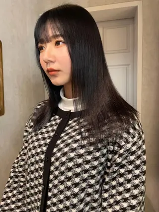 セミロング カラー ナチュラル透明感🌱 小山美樹子のヘアスタイル