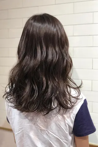 セミロング カラー 髪質改善⌇透明感 カラー⌇川上葵のヘアスタイル