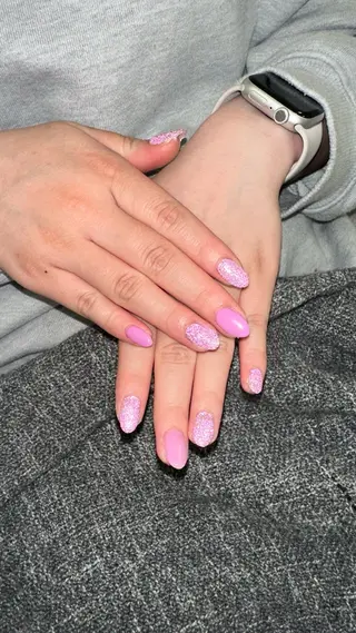 ネイル Nail&Beaut yコルン　SARAのネイルデザイン