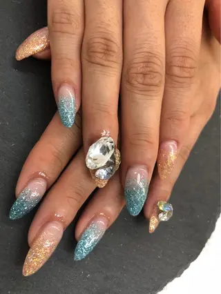 ネイル esNail&eye イーズネイル＆アイのネイルデザイン