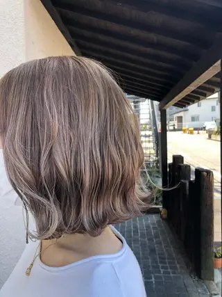 ミディアム M. YURIのヘアスタイル