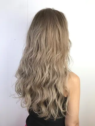 ロング ブリーチカラー☆ 再生トリートメントのヘアスタイル
