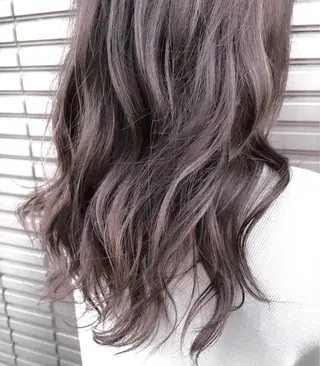 セミロング カラー ハイライト／艶カラー 大河シンジのヘアスタイル