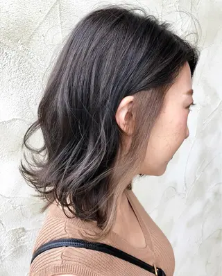 ミディアム カラー 岩田 萌那のヘアスタイル