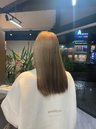 セミロング カラー マキノ キョウカのヘアスタイル