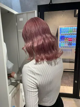 ミディアム Cielro/ダブル カラー/西田咲希のヘアスタイル