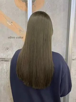 ロング ブリーチなしカラー /ベージュカラーのヘアスタイル