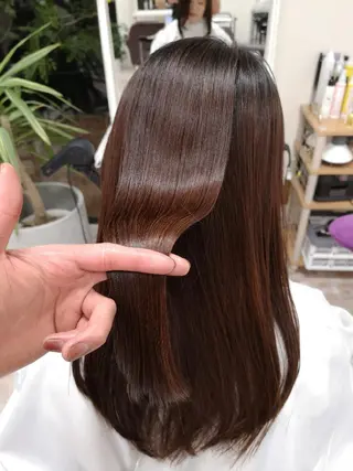 ロング 酸性ストレート／カラ ー/山下高明のヘアスタイル