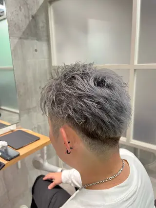 ショート カラー newi赤羽 HINATAのヘアスタイル