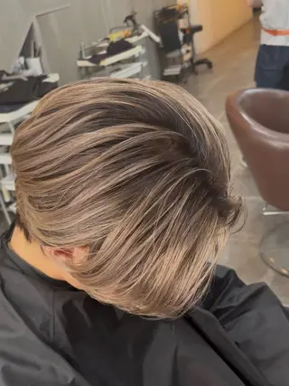 カラー メンズ バレイヤージュ 宮本宗嵩のヘアスタイル