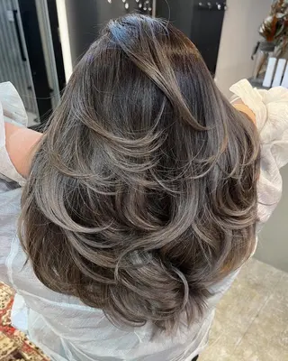 セミロング Merly osakaのヘアスタイル
