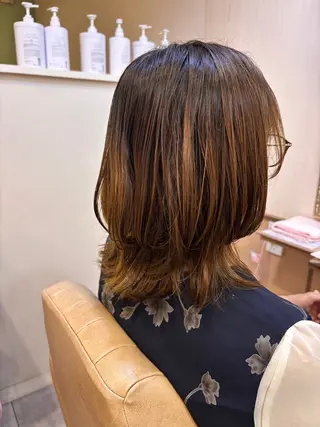 セミロング 吉井 愛のヘアスタイル