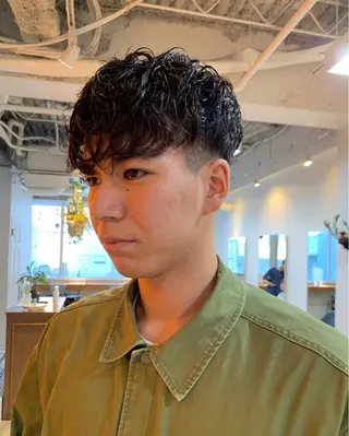 ショート パーマ メンズ グランジヘア 無造作ヘアHYUGAのヘアスタイル