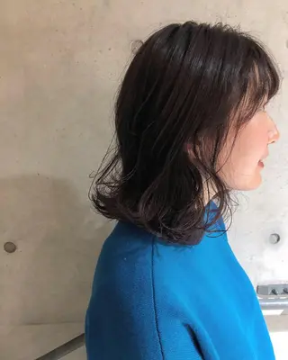 ミディアム カラー ツキノキ ミナのヘアスタイル