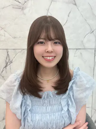 ミディアム mei / レイヤー 顔まわり 🤍のヘアスタイル