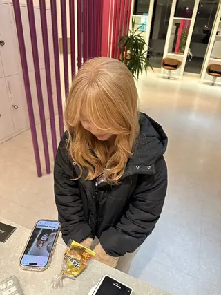 セミロング カラー ダメージレスブリーチ HIROSHIのヘアスタイル