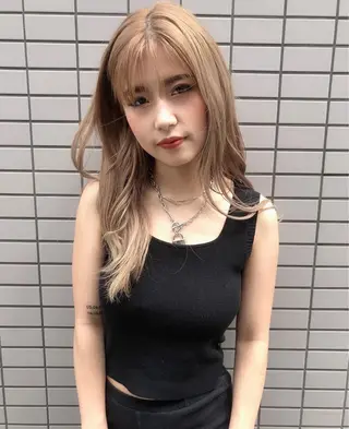 ロング カラー 川上 麻梨阿のヘアスタイル
