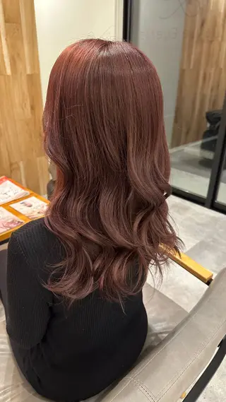 ミディアム カラー 湯浅 彩香のヘアスタイル