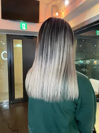 セミロング 安田和洋 ブリーチカラー特化のヘアスタイル
