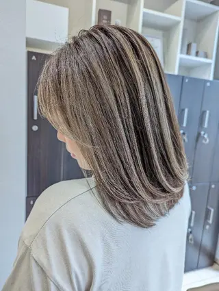 セミロング カラー 🩶ハイライトカラー 🩶ASH西葛西鈴木のヘアスタイル