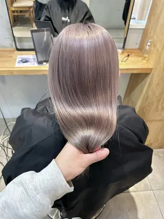 ミディアム カラー ハイトーンボブ 前田 表参道 グレージュのヘアスタイル