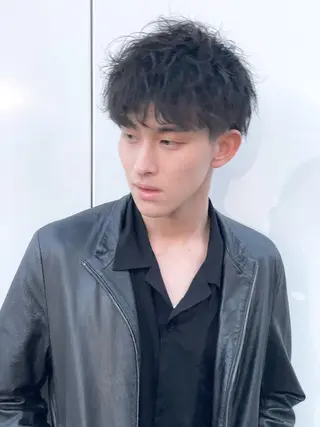 ショート メンズ オザキクウガ/ ブリーチ/髪質改善のヘアスタイル