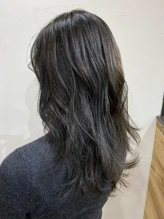 セミロング カラー ヘアアレンジ 暗髪カラー🫐パーマ おくだりんかのヘアスタイル