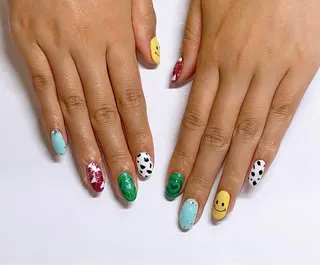 ネイル VIERU 🌈🎀💖のネイルデザイン