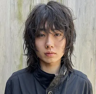 ミディアム レイヤー／デザイン カット／ヒナノのヘアスタイル