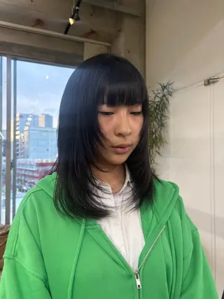 ミディアム 愛加ブリーチ・ レイヤー・パーマのヘアスタイル