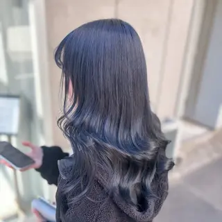 ミディアム カラー 🩵色落ち可愛い 寒色カラー🩵のヘアスタイル