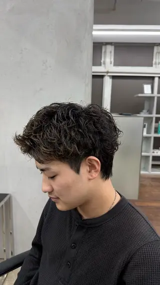 パーマ メンズ 田中 辰弥のヘアスタイル