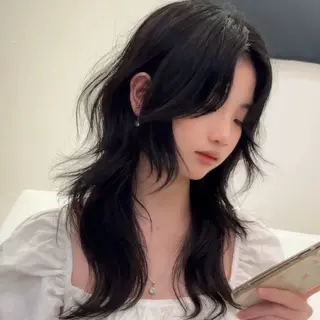 ロング SHIN レイヤー‪‪カットのヘアスタイル