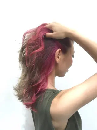 セミロング ブリーチカラー☆ 再生トリートメントのヘアスタイル